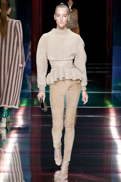 Look 28